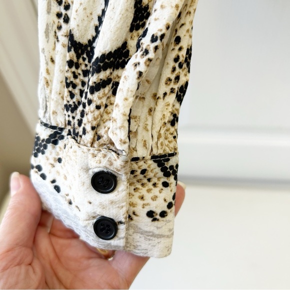 Topshop Snakeskin Print Button Up Shirt Blouse Cream and Black Size 6 - Picture 11 of 16